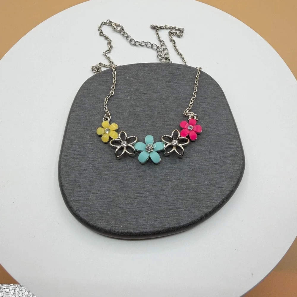 Colorful Rhinestone Flower Statement Necklace Silver Tone Y2K Springtime Gift